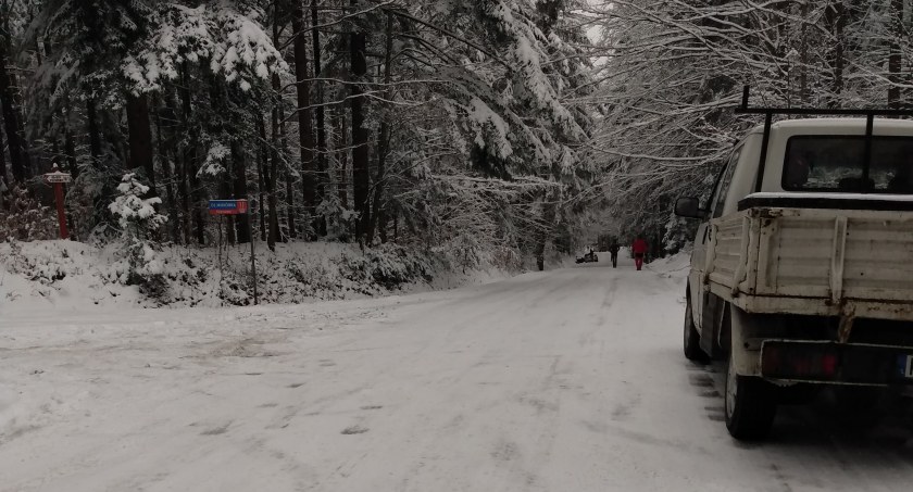 Zima wróciła na dobre. Drogi stały się nieprzejezdne 