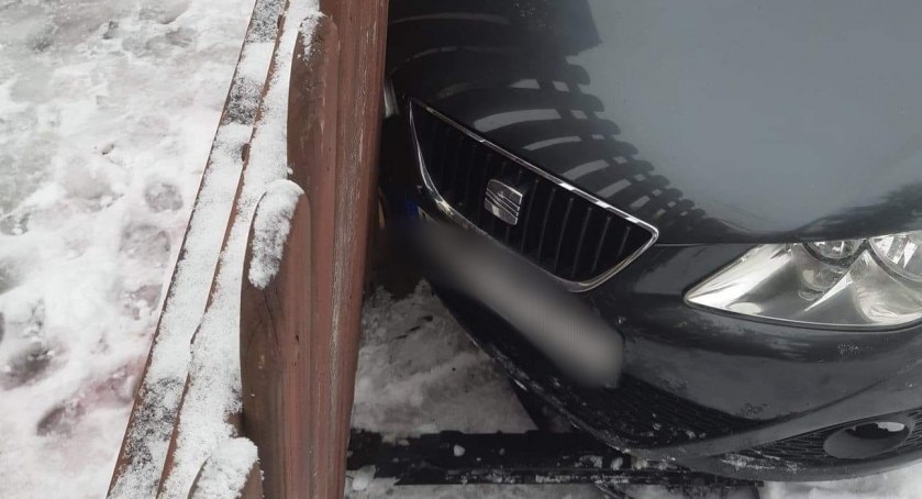 Najpierw obcierka, potem uderzenie w bramę 