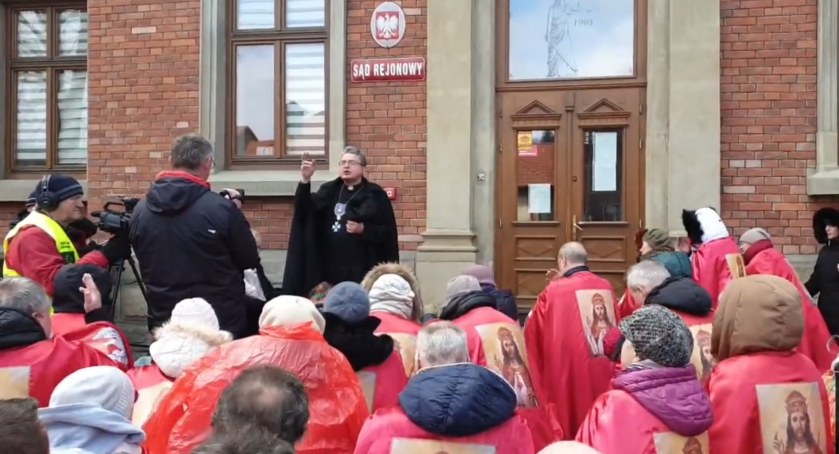 Ks. Piotra Natanek stanął przed sądem! Po rozprawie chwalił atmosferę na sali! 