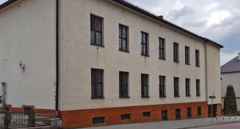Jordanów: Miasto wygrywa z kurator oświaty i ministrem! Tak zdecydował sąd!