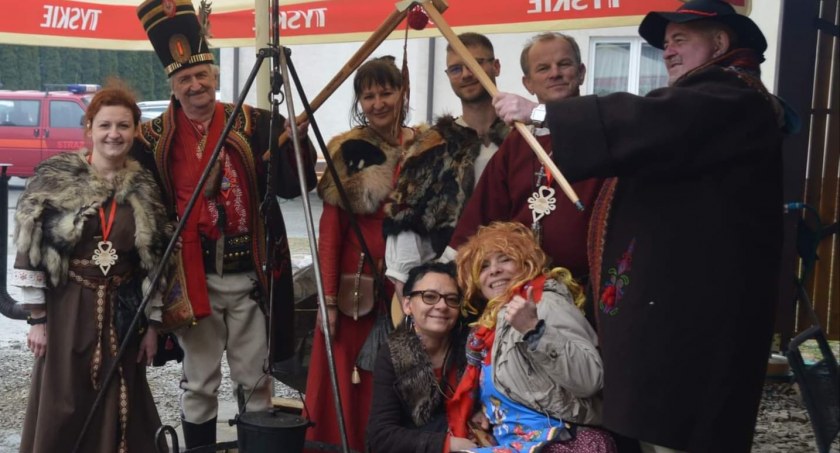 Bractwo Zbójników spod Babiej Góry spotkało się z „Wędrowcem Polskim” w Zawoi oraz gotowało  w Gorlicach