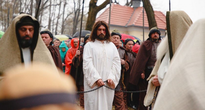 Wielki Piątek w Kalwarii Zebrzydowskiej (zdjęcia) 