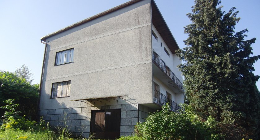  OGŁOSZENIE STAROSTY SUSKIEGO  O PIERWSZYM  PUBLICZNYM  PRZETARGU  PISEMNYM  NIEOGRANICZONYM  NA SPRZEDAŻ NIERUCHOMOŚCI SKARBU PAŃSTWA POŁOŻONEJ W ZEMBRZYCACH