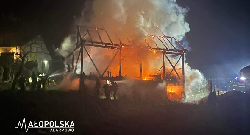 Czy to był przypadek? Pożar budynku gospodarczego w Zachełmnej 