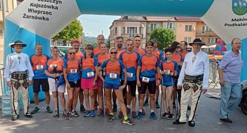Dołącz do Czwartunio Team i odkryj piękno świata biegów 