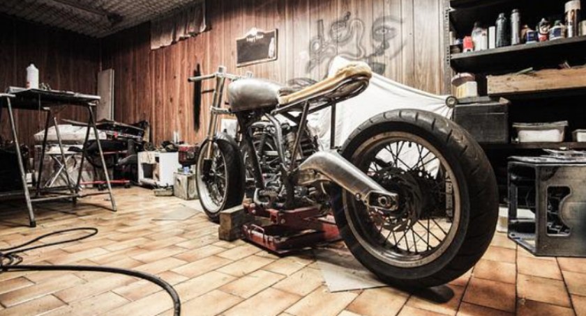 Transport motocykla - jakie są sposoby transportu wymarzonej maszyny?