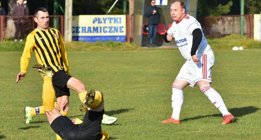 Piłkarski weekend: Jaki będzie efekt przemyśleń w Białce? Czy Halniak powstrzyma Naroże ku uciesze Żurawia? Wyczekiwane derby w Jordanowie, B-klasowy hit w Sidzinie.