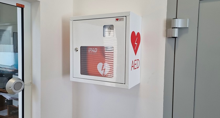 Defibrylator w jordanowskim komisariacie 