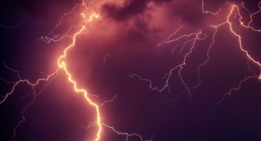 Synoptycy zapowiadają burzową noc. Niewykluczone gradobicie! 