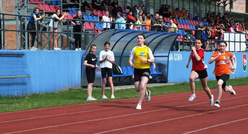 Dziewczęta z SP1 Stryszawa i chłopcy z SP1 Zawoja triumfują w Czwórboju Lekkoatletycznym