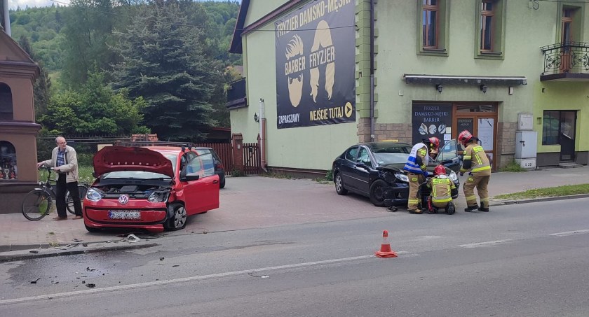 Sucha Beskidzka: Kolizja w piątek, wypadek w sobotę 