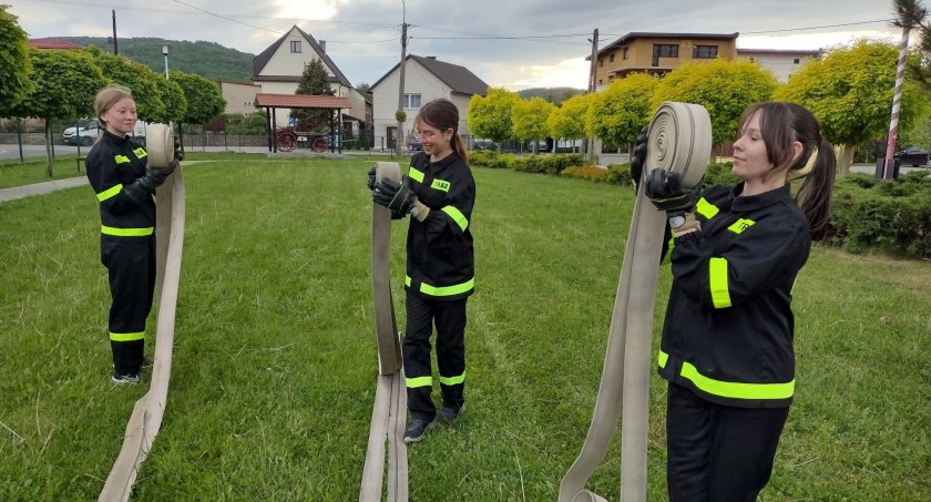 Trening czyni mistrza! Druhowie z OSP Zembrzyce ćwiczyli ćwiczyła gaszenie pożarów