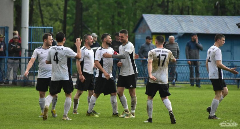 Piłkarski weekend: Ostatni taniec Tempa, derby podwyższonego ryzyka w Zawoi, Jordan pod Giewontem, Dąb puka do A-klasowej bramy
