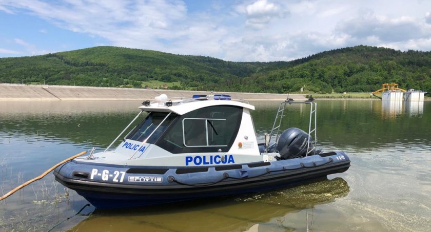 Policjnaci pilnują porządku na jeziorach. W naszym regionie także! 