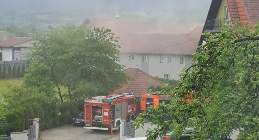 Juszczyn: Pożar w zakładzie przetwórstwa drzewnego 