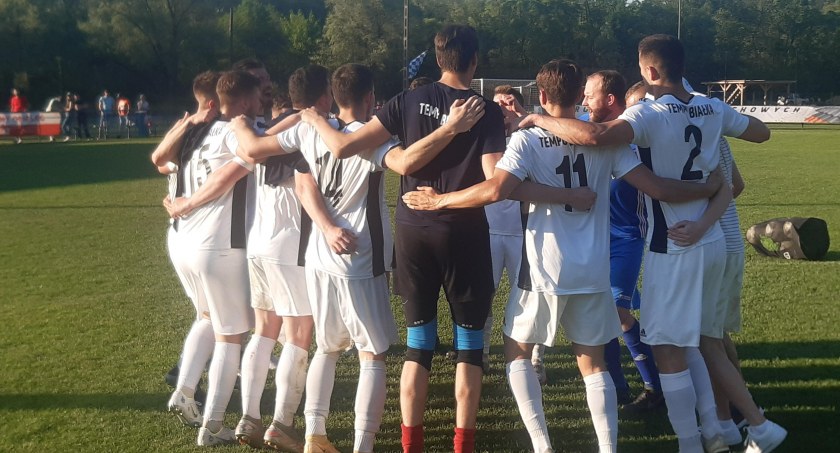 IV-LIGA: Tempo wygrywa, patrzy i czeka