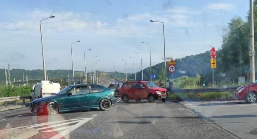 Zembrzyce: Solidny „dzwon” na krajowej 28