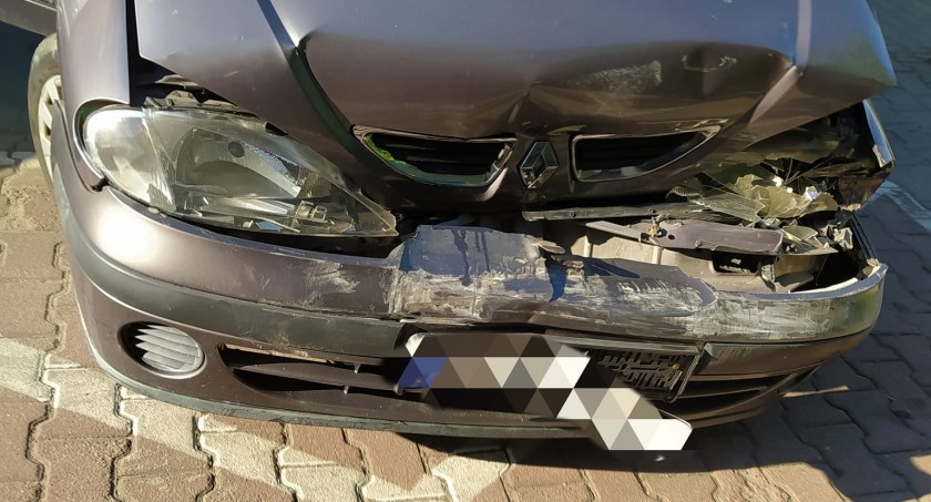 Sucha Beskidzka: Rano renaultem w volkwagena, po południu rozbite już trzy samochody 