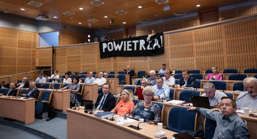 Małopolska uchwała antysmogowa do zmiany? Pozaklasowe piece pozostaną jeszcze przez kilka lat?!