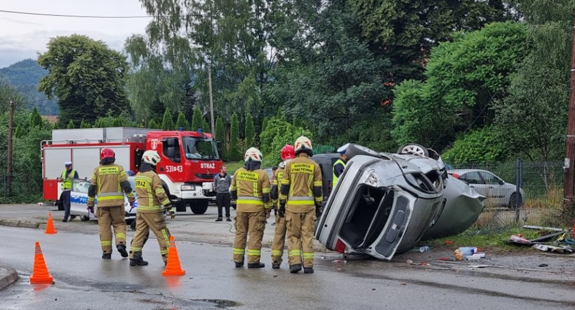 Bystra Podhalańska: Dachowanie bmw