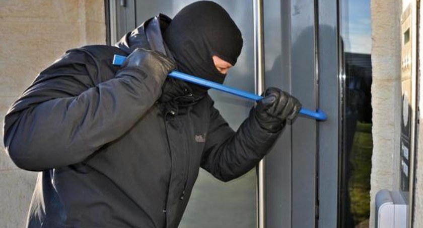 Przed wyjazdem zabezpiecz swój dom czy mieszkanie