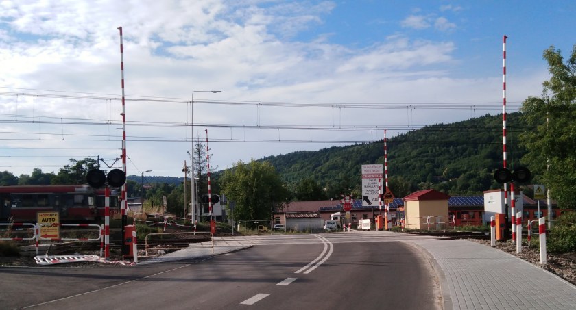 Bezpieczniej na przejazdach na kolejowej zakopiance