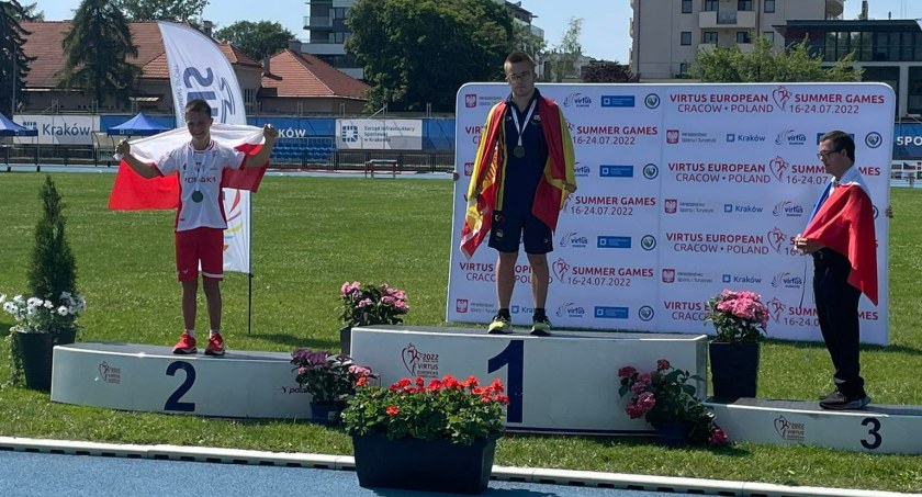Jan Wolczko z medalem podczas II Letnich Igrzysk Europejskich