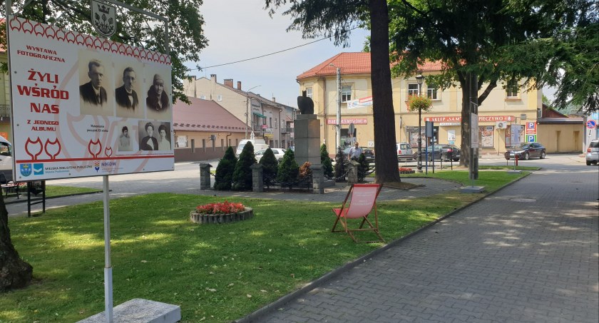 Lekcja historii na makowskim rynku
