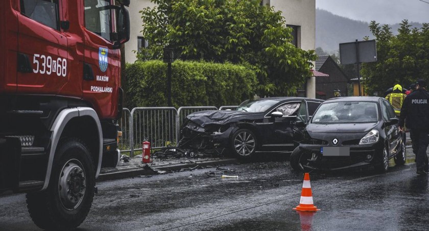 Poważny wypadek w Makowie Podhalańskim. Cztery osoby poszkodowane