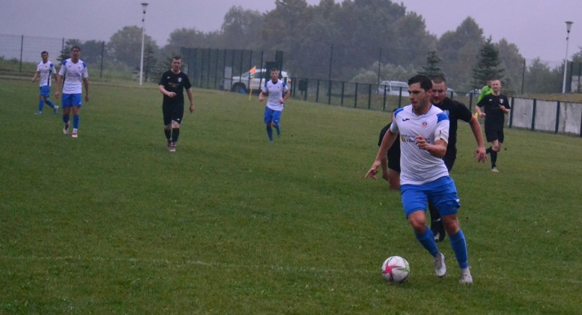 Podwójne derby i starcie żywiołów w Marcówce, czyli deszczowy Puchar Polski 