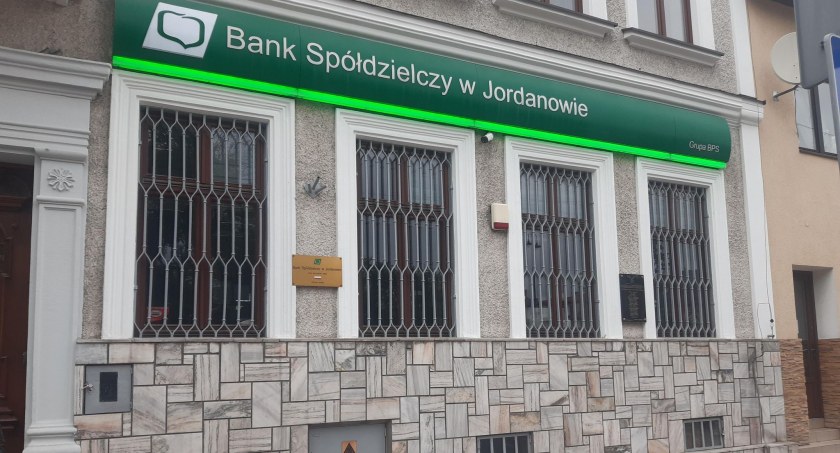 BS w Jordanowie ostrzega klientów. Uwaga na bankowych oszustów