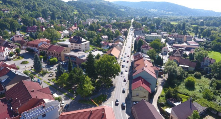 Plany przebudowy skrzyżowań w centrum Makowa spaliły na panewce?