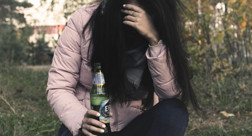Pijana matka miała pod opieką… piątkę dzieci 