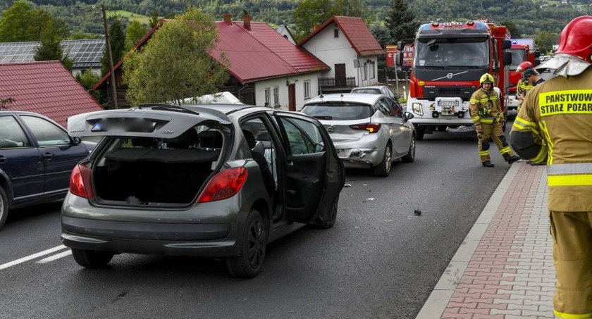 Maków Podhalański: Wypadek na krajowej 28. Jedna osoba poszkodowana 