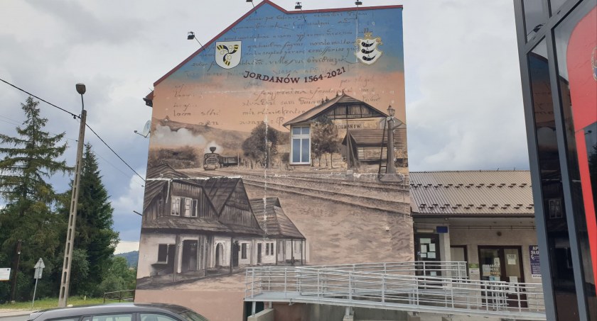 Jordanów: Mural do poprawki 