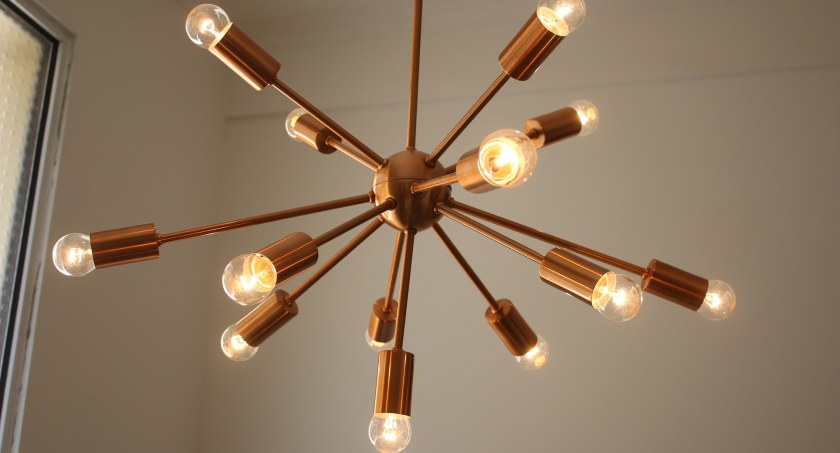 Lampy wiszące do salonu – 3 modele idealne do nowoczesnych wnętrz