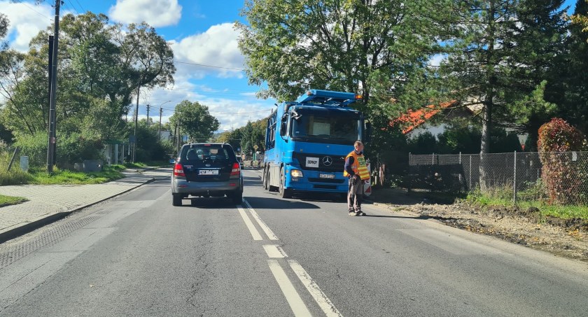 Uwaga kierowcy! Spore utrudnienia w ruchu na krajowej „28”