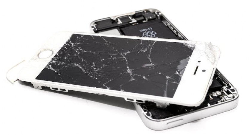 Rozbita szybka iPhone - co robić? 