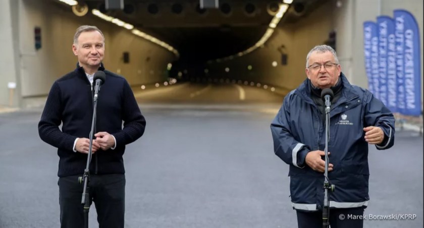 Prezydent Andrzej Duda wizytował budowę tunelu w Naprawie. Podano termin jego otwarcia! (video)