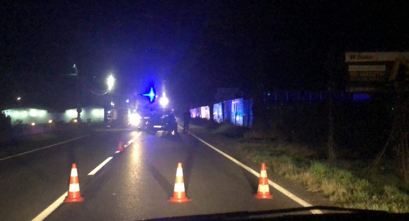 Nocna kolizja w Kojszówce. Dwa samochody rozbite
