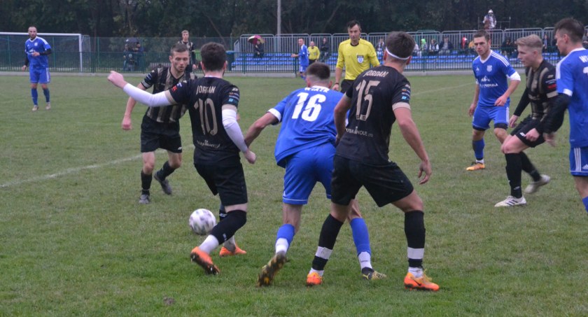 LIGA OKRĘGOWA PODHALAŃSKA: Prezent dla trenera, prezent dla kibiców z Jordanowa
