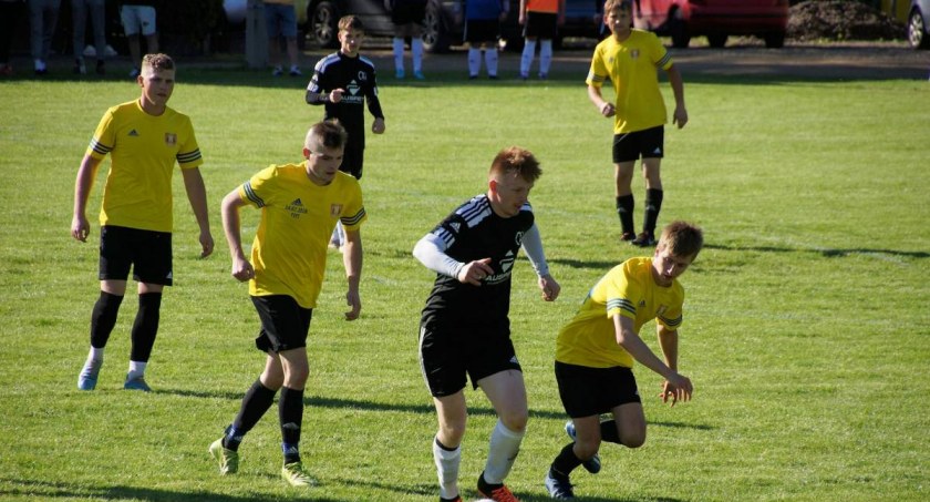 Piłkarski weekend: Mecz na szczycie Naroża Juszczyn. Ciężary Babiej Góry. Huragan przejdzie czy zatrzyma się w Jordanowie? A więc derby w gminie Zawoja - tam też będzie Huragan!