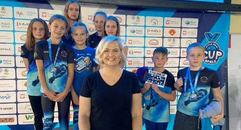 Otylia Jędrzejczak patrzyła, zawodnicy UKS Jasień Sucha Beskidzka pływali