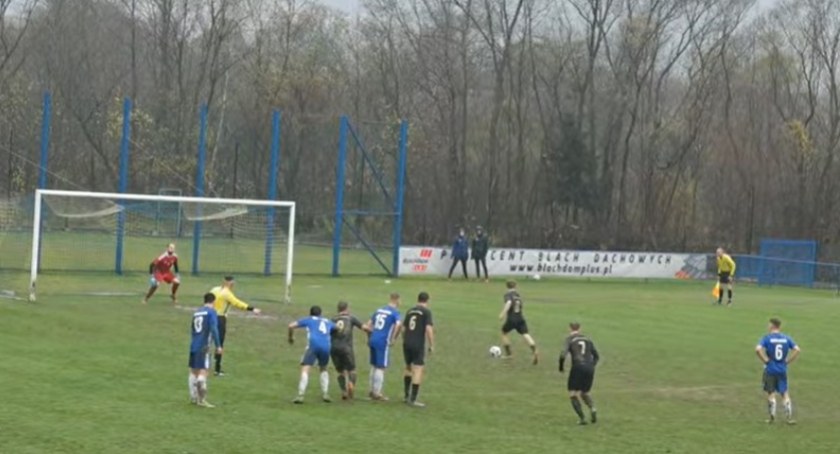Tempo z Orlętami grało w futbol, ale wynik hokejowy (VIDEO)