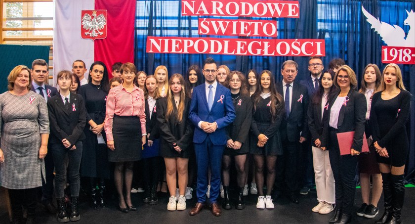 Uczniowie suskiego ZS im. W. Witosa uczcili Święto Niepodległości 