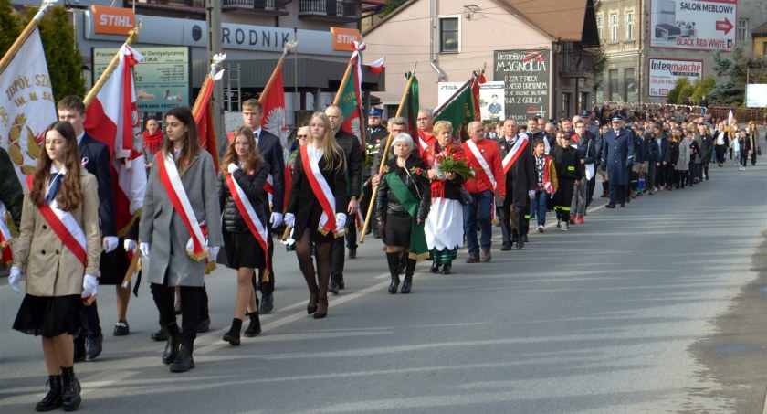 Sucha Beskidzka uczciła 104. rocznicę odzyskania przez Polskę Niepodległości (video)