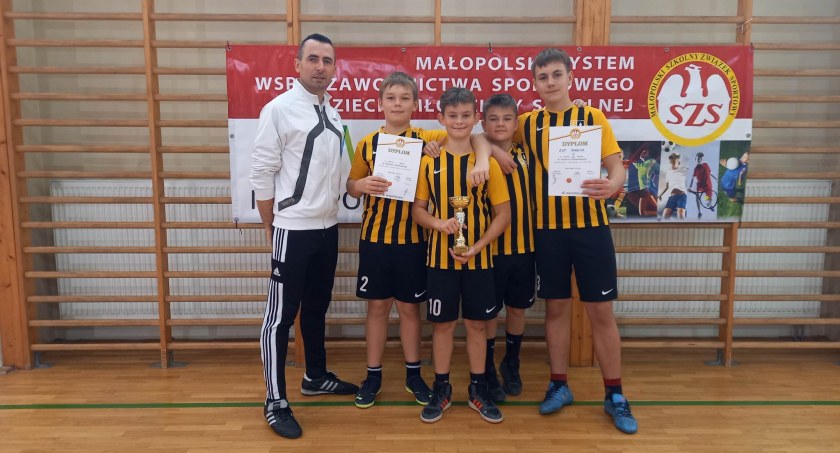 Chłopcy z SP Skawicy zagrają o mistrzostwo Małopolski w koszykówkę 3x3