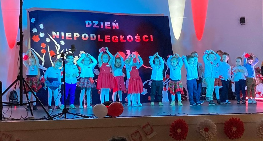 Przedszkolaki z Tęczowej Krainy świętowały odzyskanie przez Polskę niepodległości