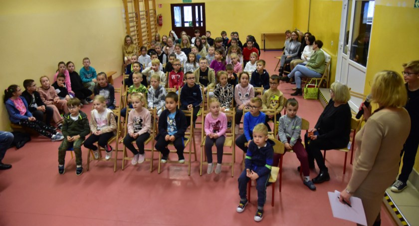 Niecodzienni goście uczyli dzieci rozwagi. Nie byli to policjanci 