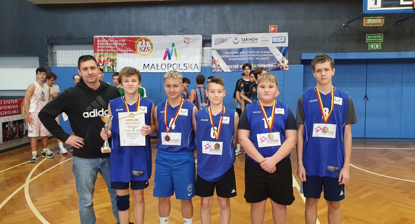 Drużyna z SP1 Sucha Beskidzka na wojewódzki medal w koszykówkę 3x3